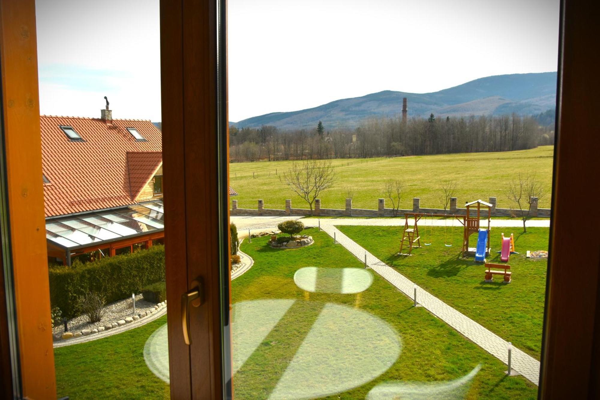 B&B Dom Z Bali Miłków Eksteriør billede